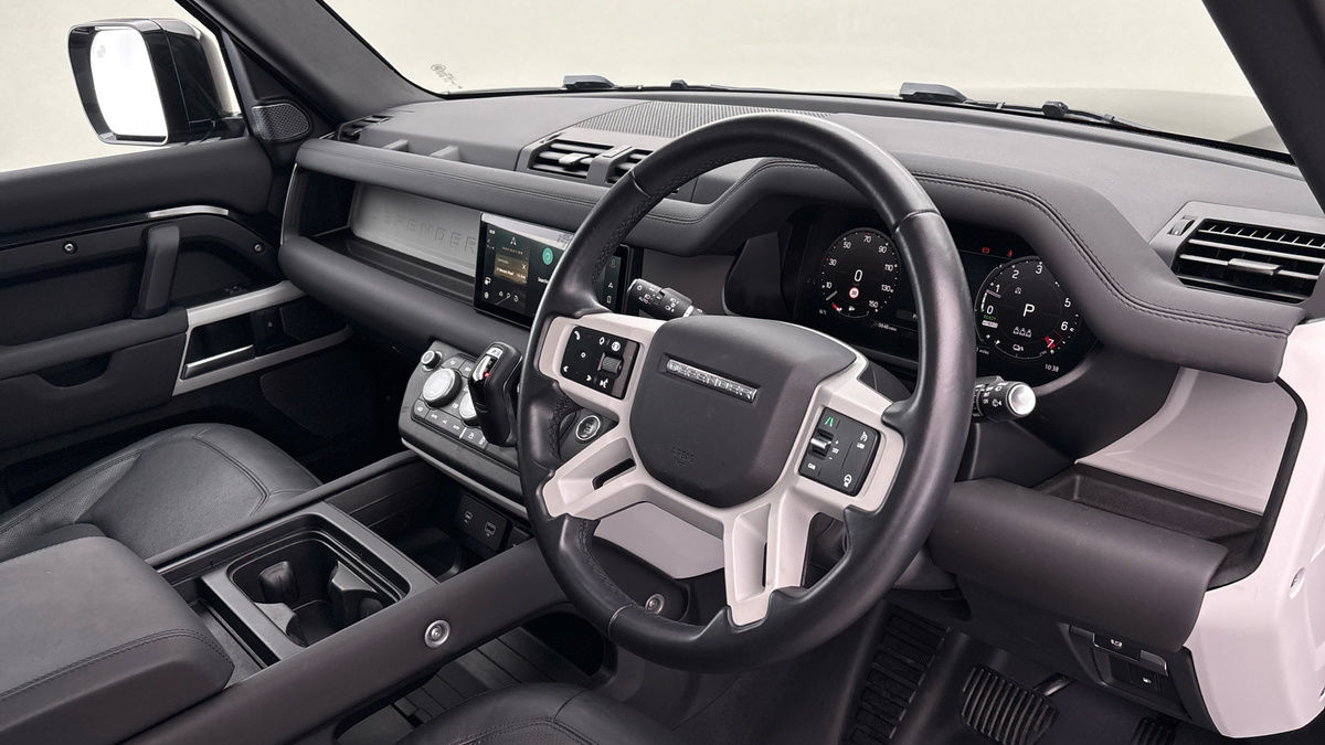 Land Rover Defender 110 Image 5