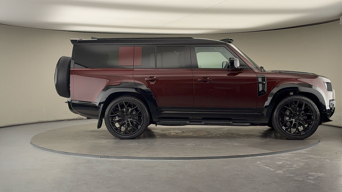 Land Rover Defender 130 Urban Image 16