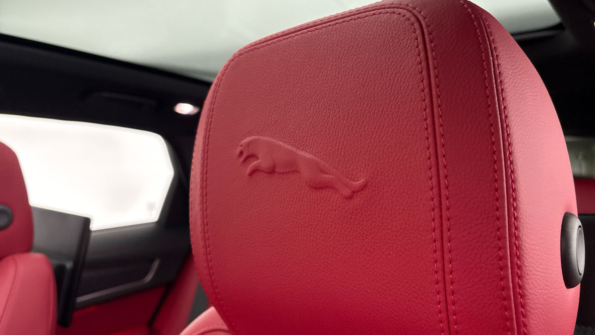 Jaguar F-PACE Image 39