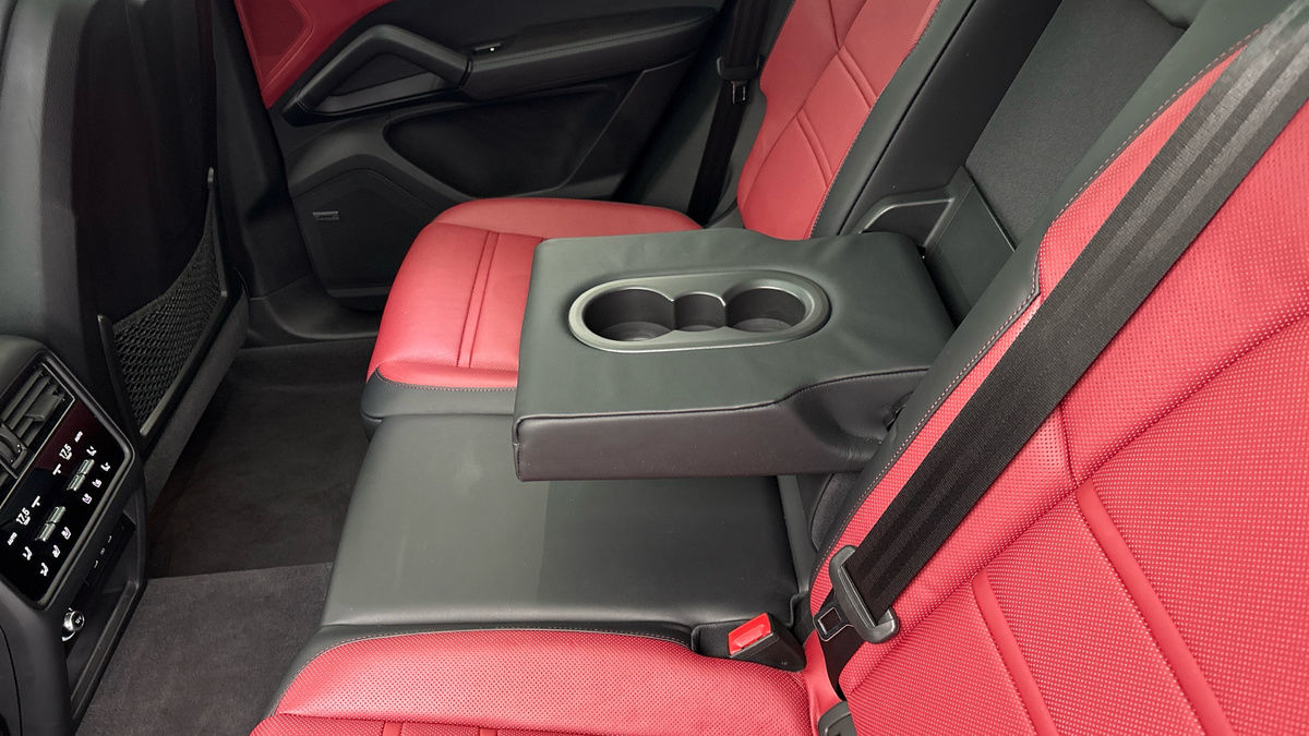 Porsche Cayenne Image 9