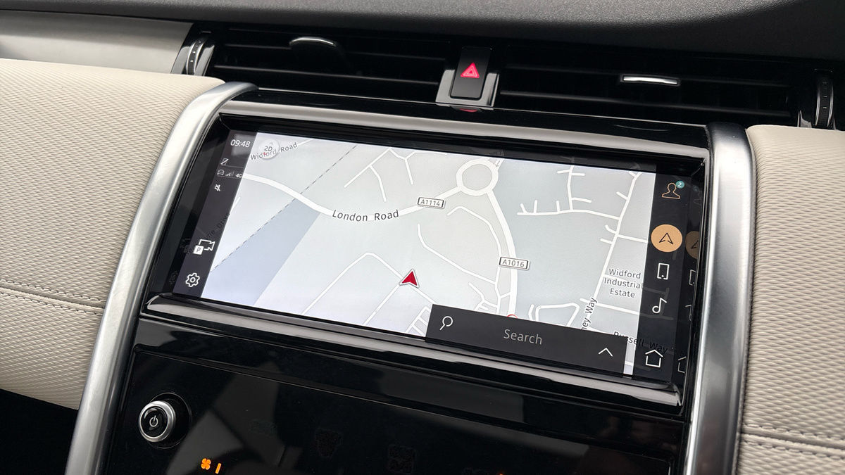 Land Rover Discovery Sport Image 17
