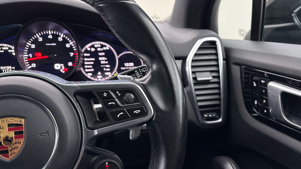 Porsche Cayenne Image 14