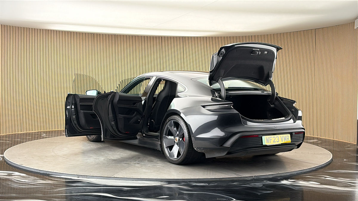 Porsche Taycan Image 24