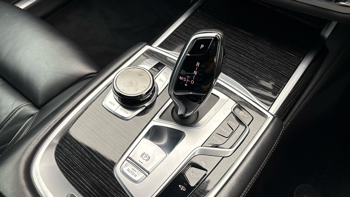 BMW 7 Series Image 6