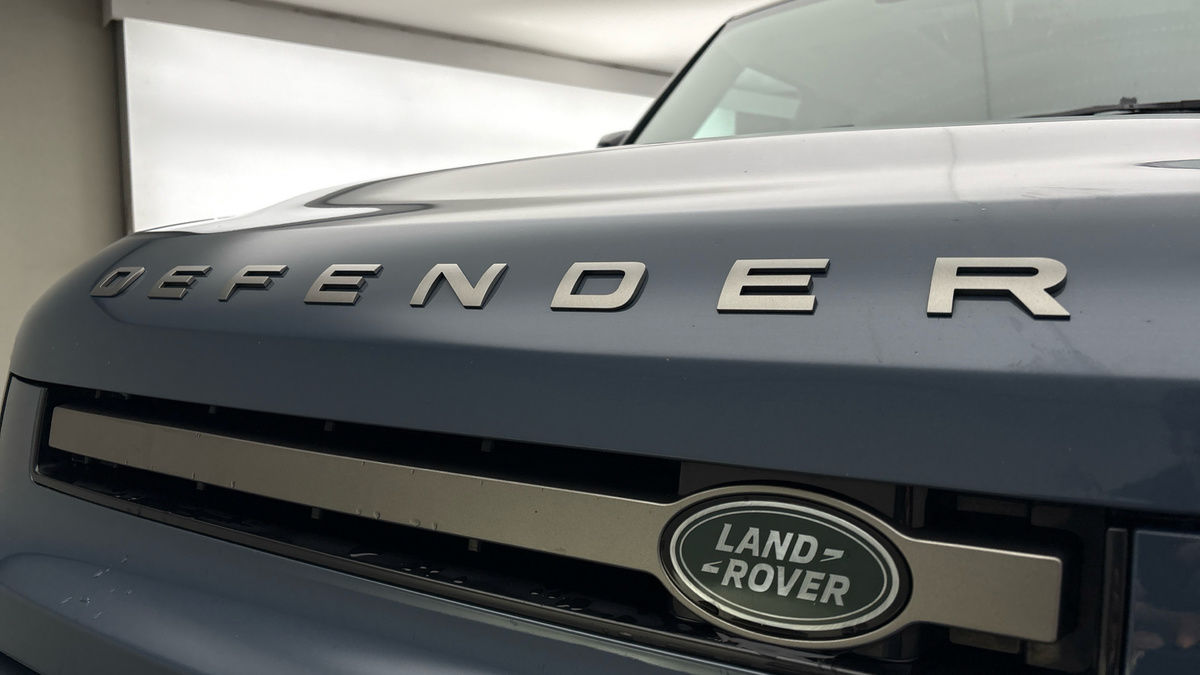 Land Rover Defender 90 Image 24