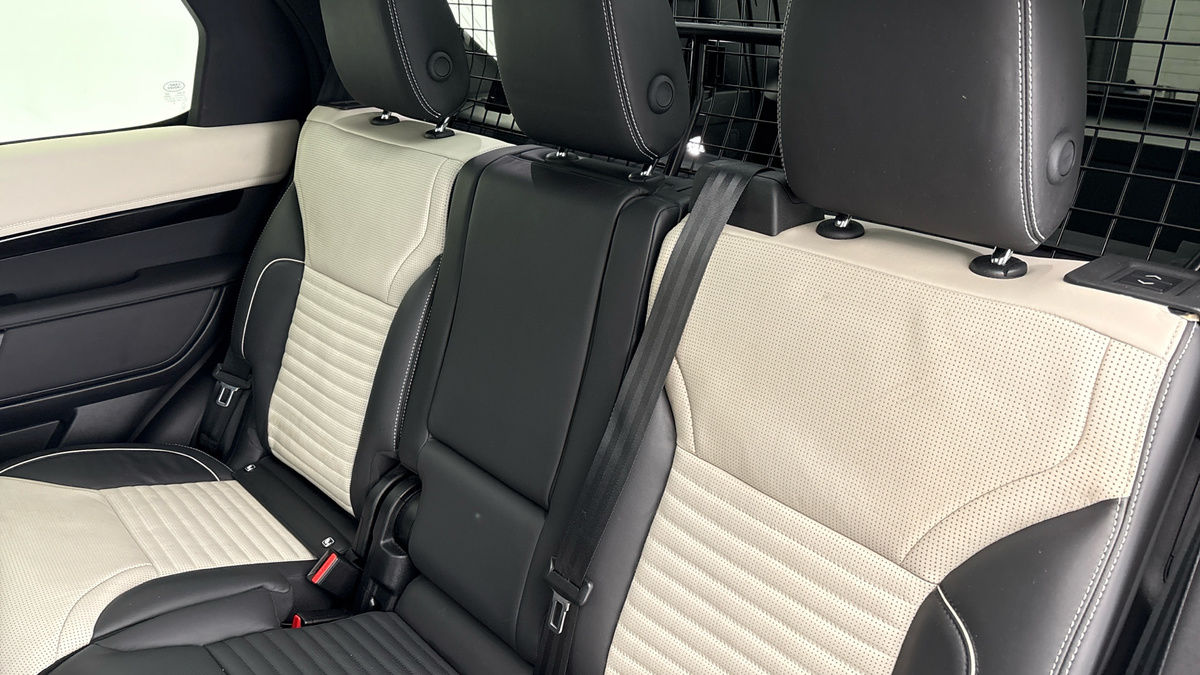 Land Rover Discovery Image 8