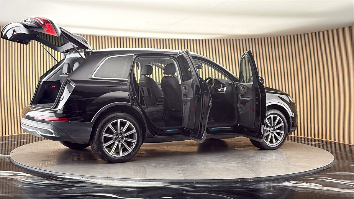 More views of Audi Q7