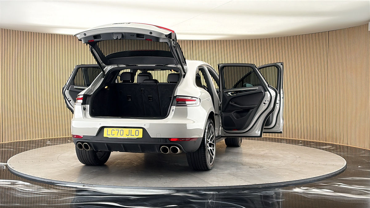 More views of Porsche Macan