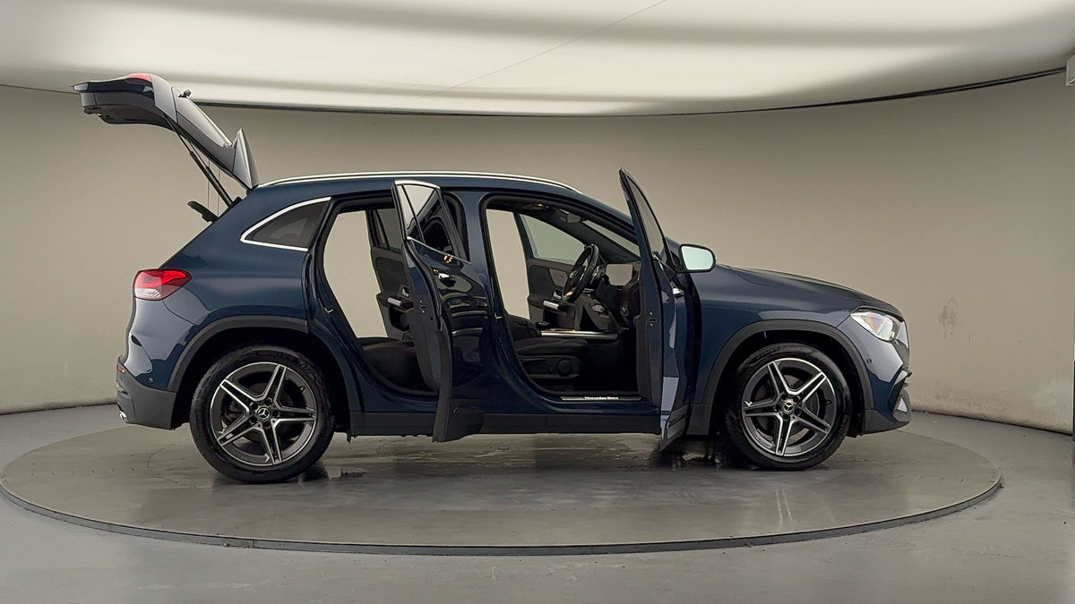 More views of Mercedes-Benz GLA