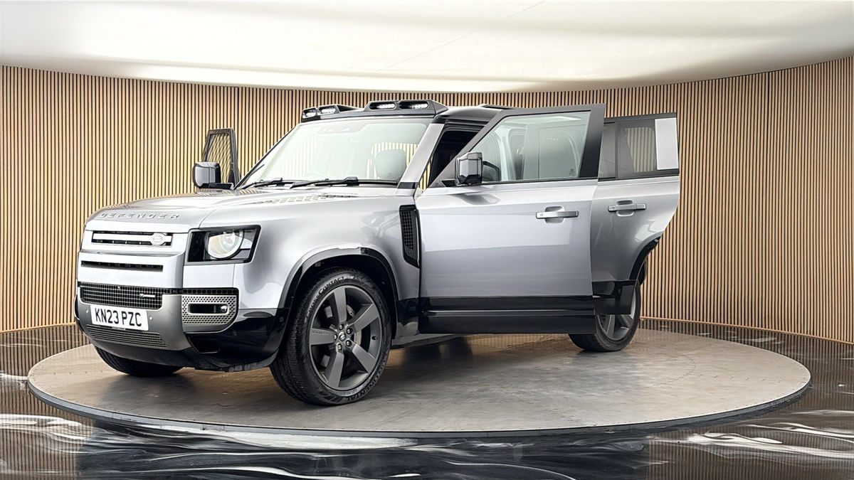 More views of Land Rover Defender 110