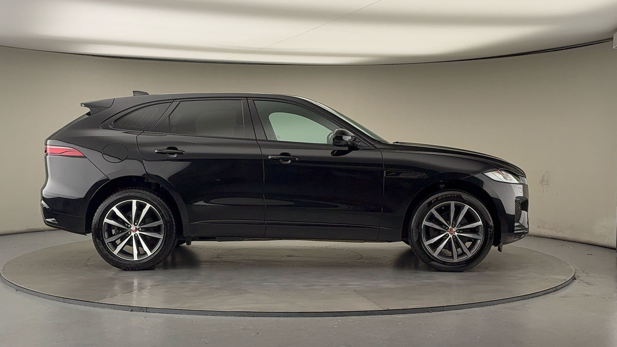 Jaguar F-PACE Image 16