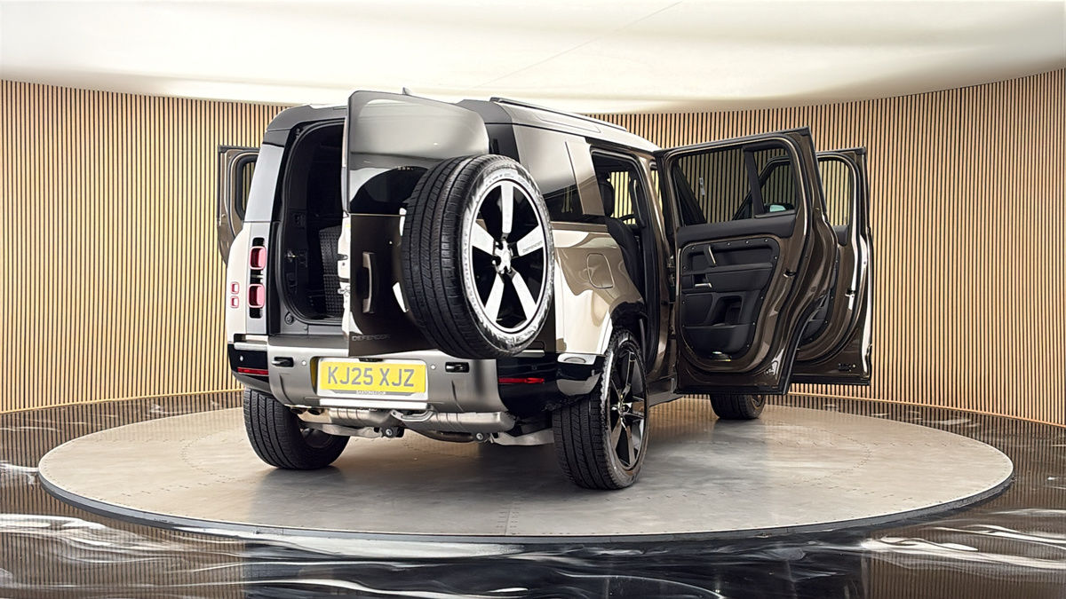 More views of Land Rover Defender 110