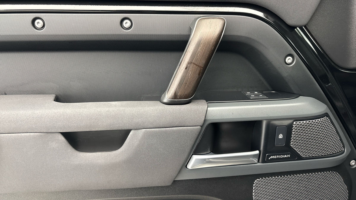 Land Rover Defender 110 Urban Image 37