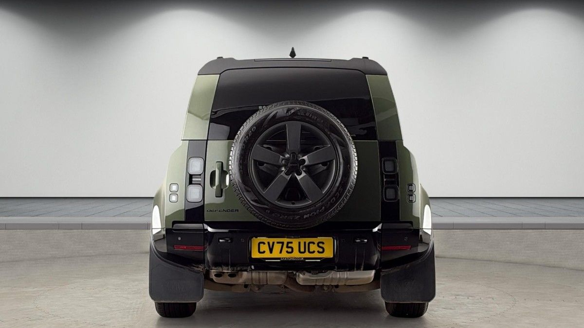 Land Rover Defender 110 Image 4