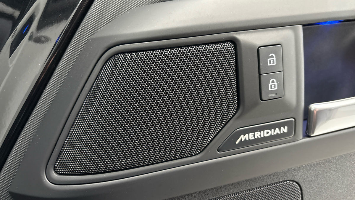 Land Rover Defender 90 Image 25