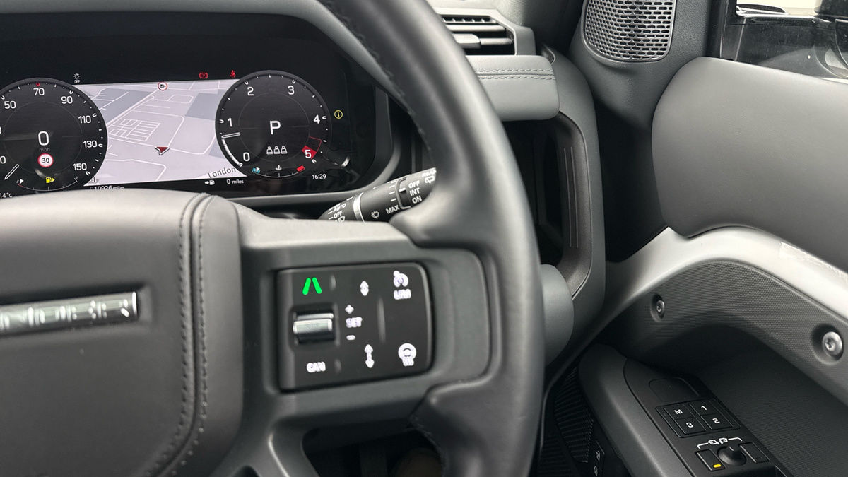 Land Rover Defender 90 Image 14