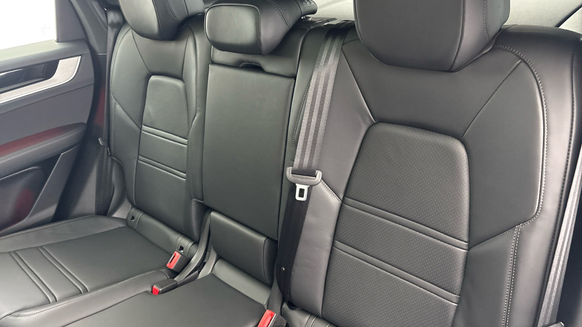 Porsche Cayenne Image 8