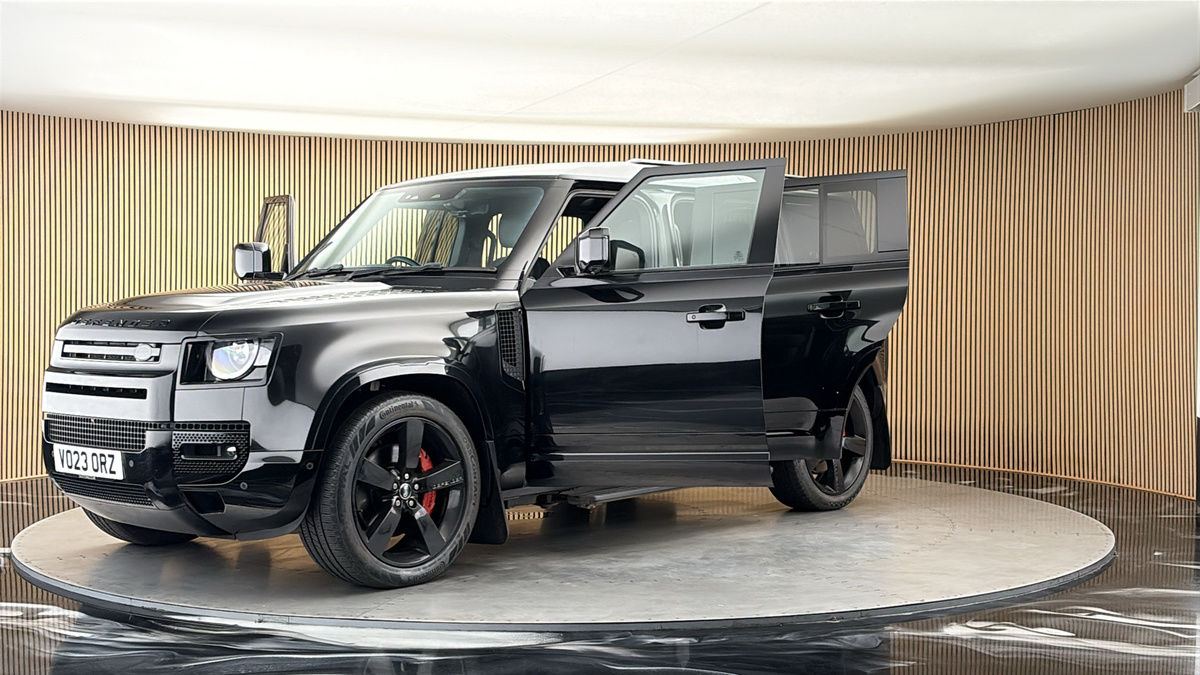 Land Rover Defender 110 Image 22