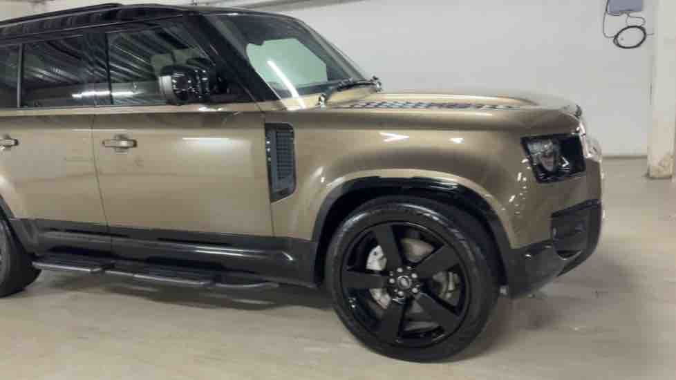 More views of Land Rover Defender 110