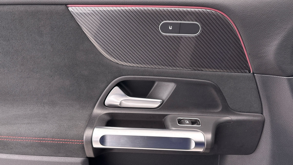 Mercedes-Benz GLB Image 19