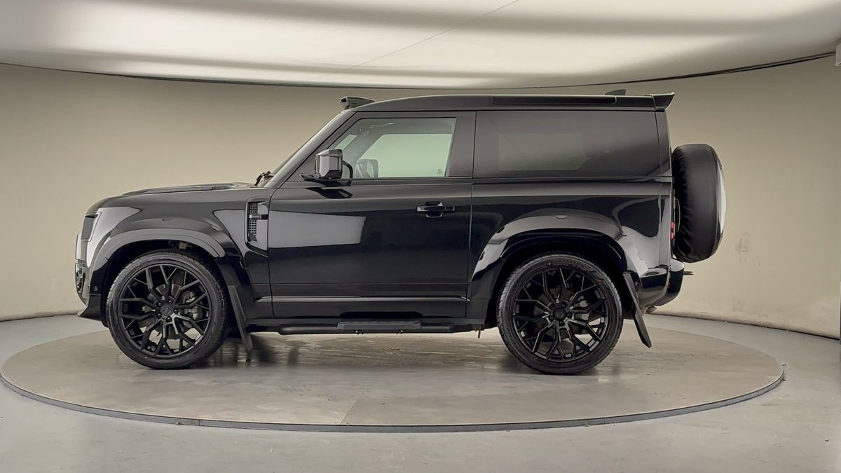 More views of Land Rover Defender 90