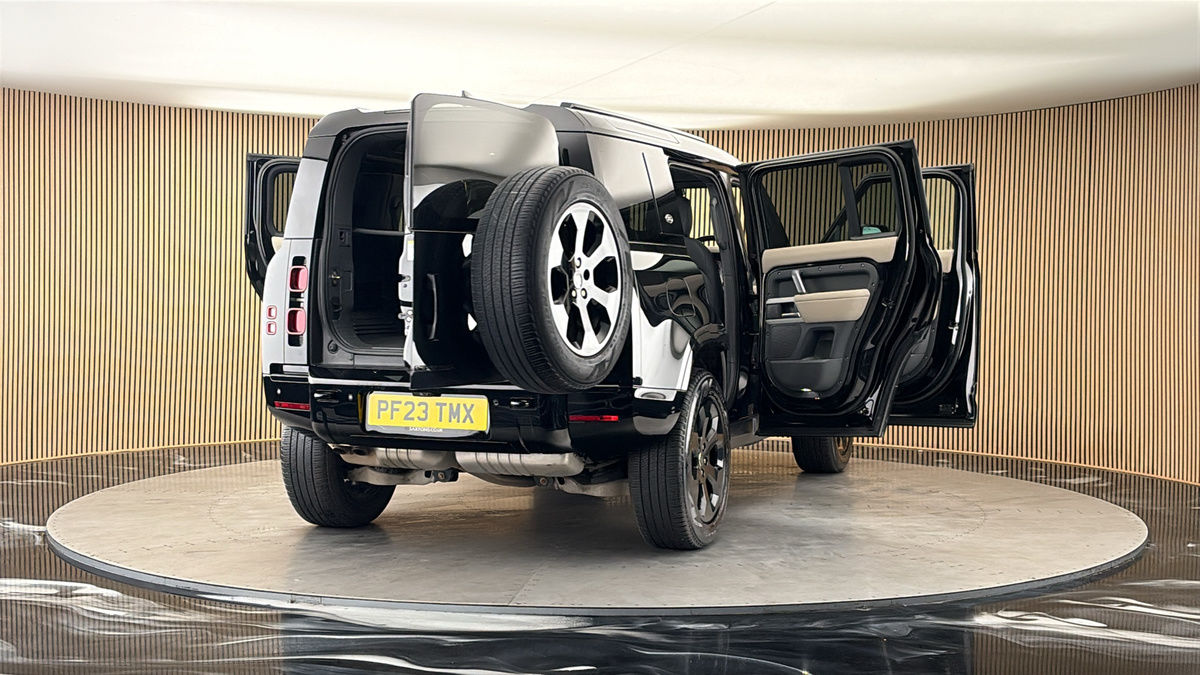 More views of Land Rover Defender 110