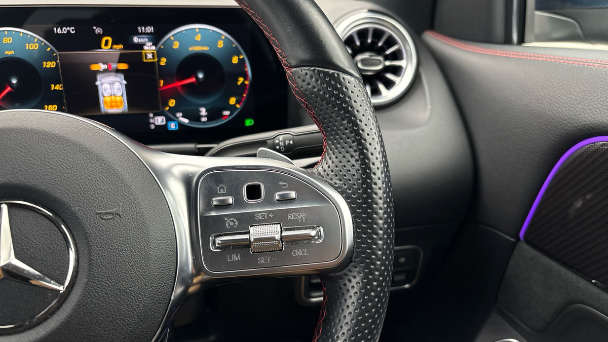 Mercedes-Benz GLA Image 14