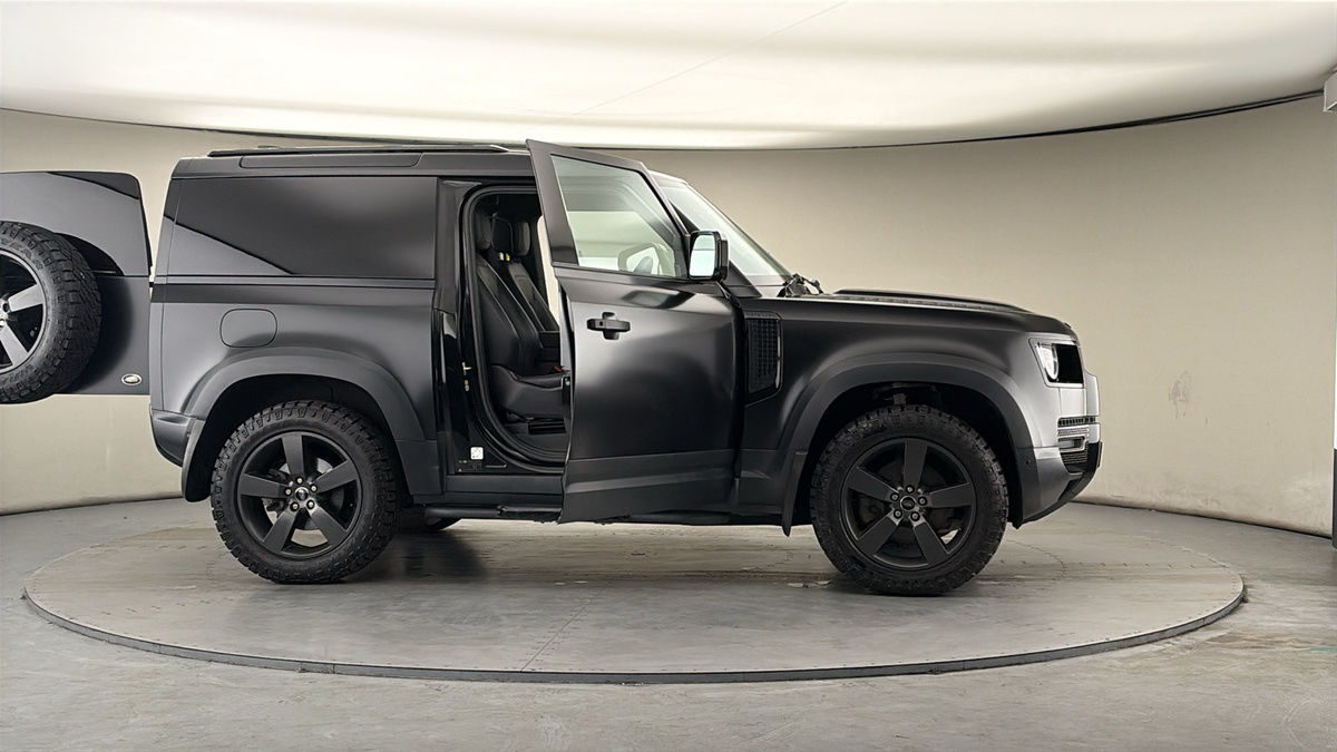 More views of Land Rover Defender 90