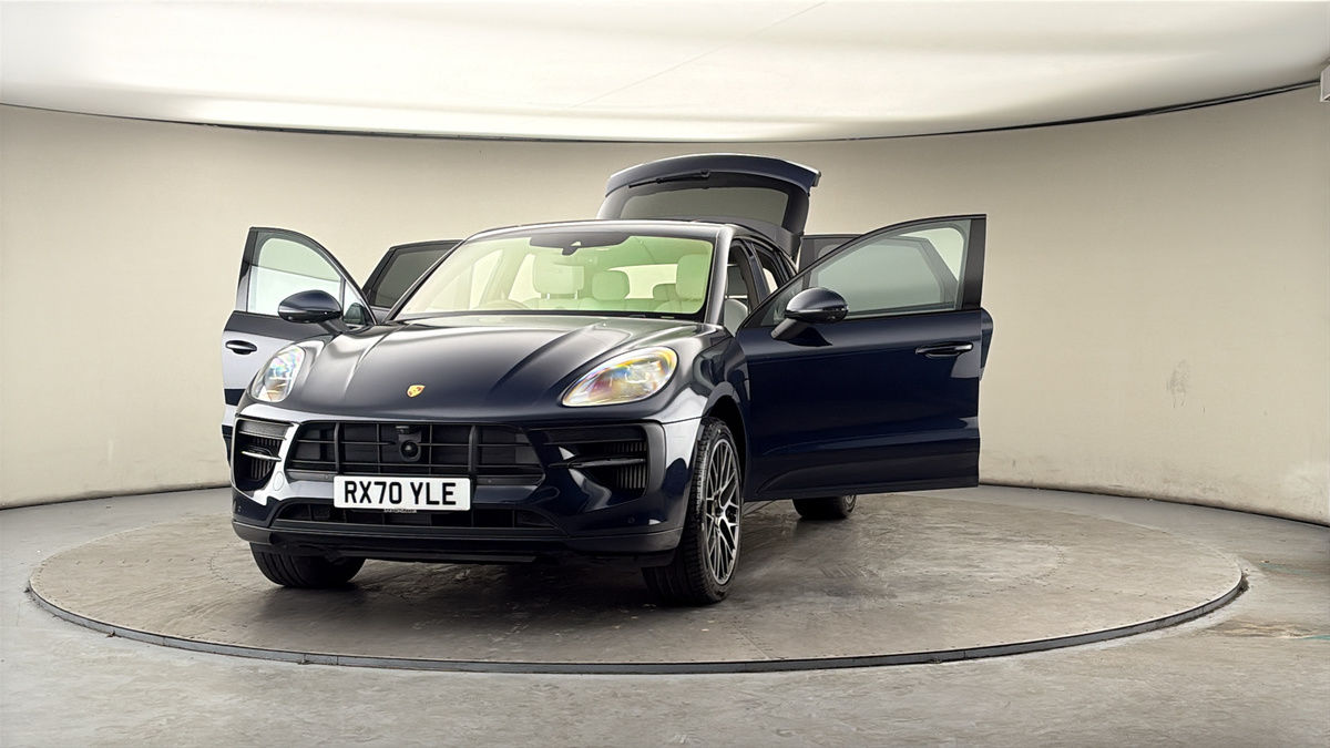 More views of Porsche Macan