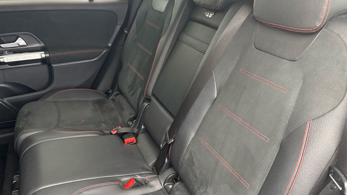 Mercedes-Benz GLB Image 8