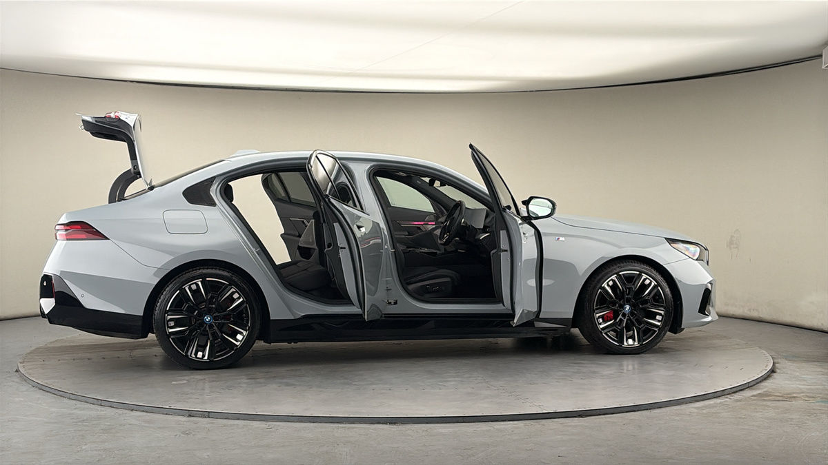 More views of BMW i5