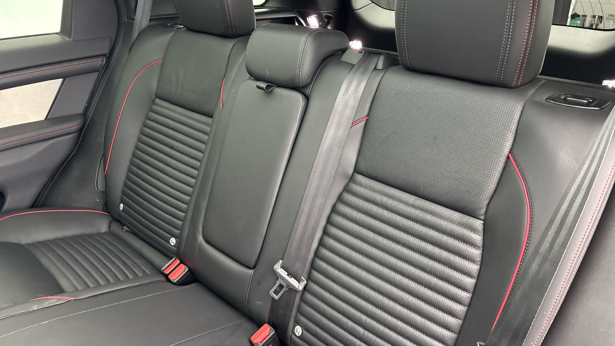Land Rover Discovery Sport Image 8