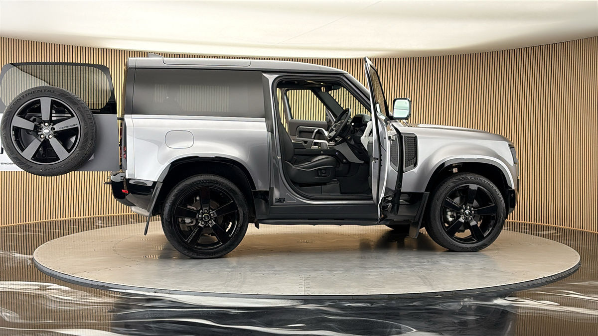 More views of Land Rover Defender 90