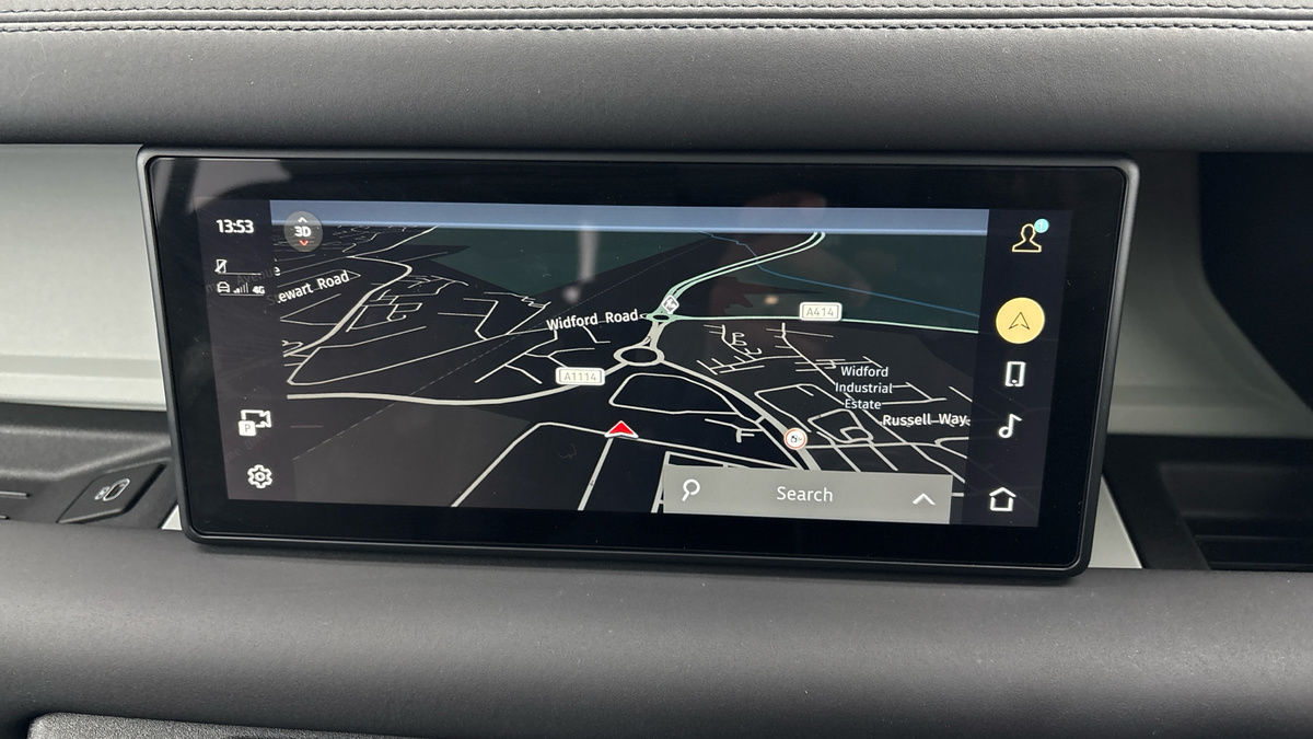 Land Rover Defender 110 Image 17