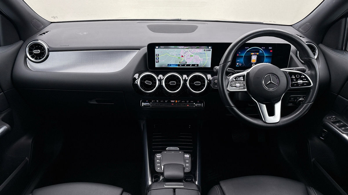 Mercedes-Benz GLA Image 12