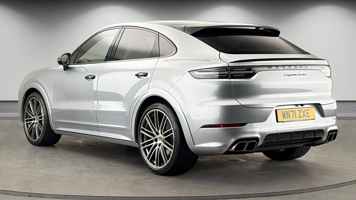 Porsche Cayenne Image 2
