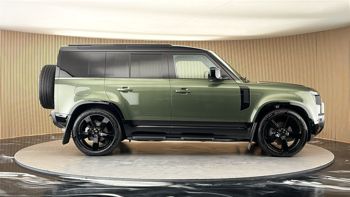 Land Rover Defender 110 Urban Image 16