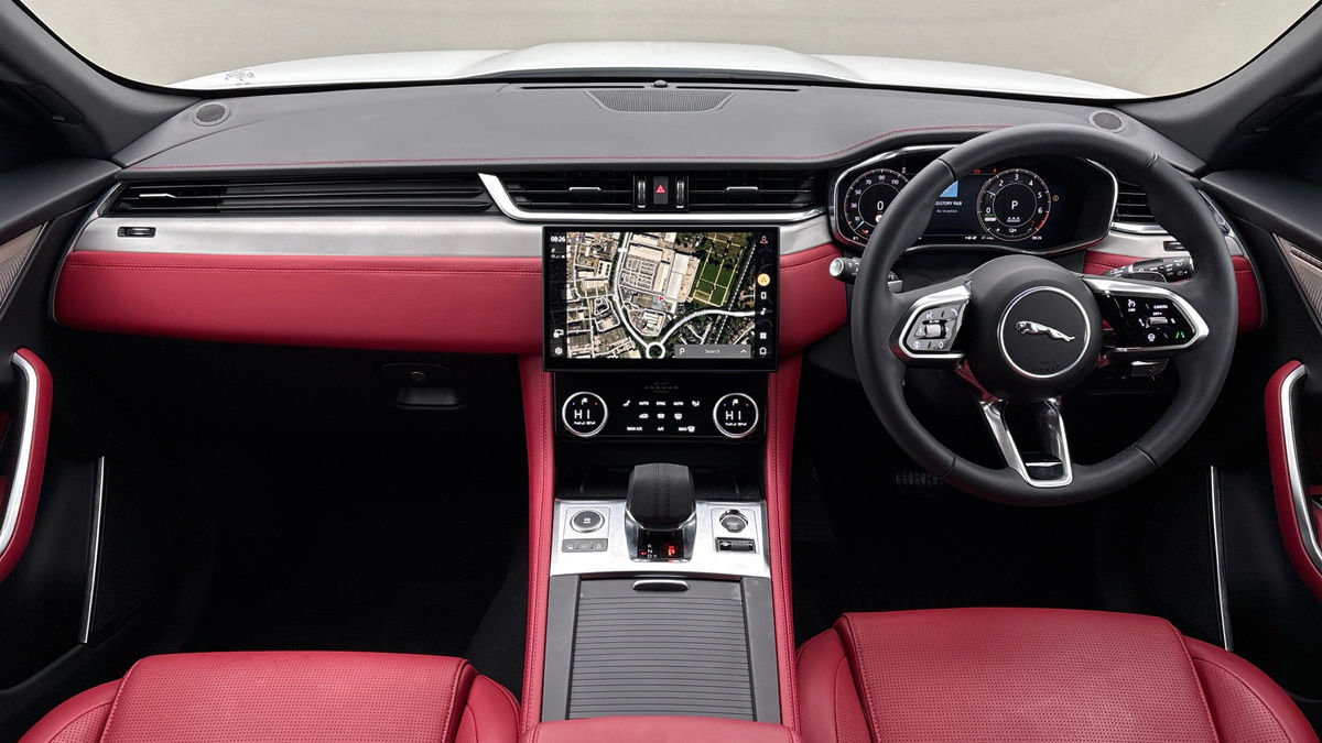 Jaguar F-PACE Image 12