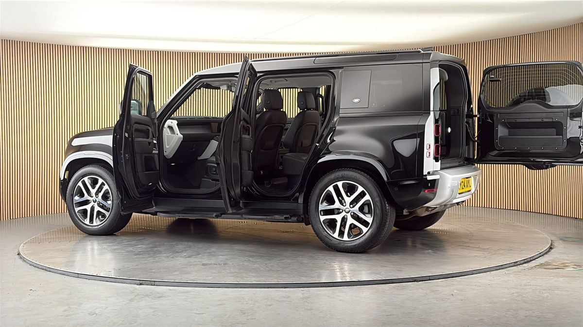 More views of Land Rover Defender 110