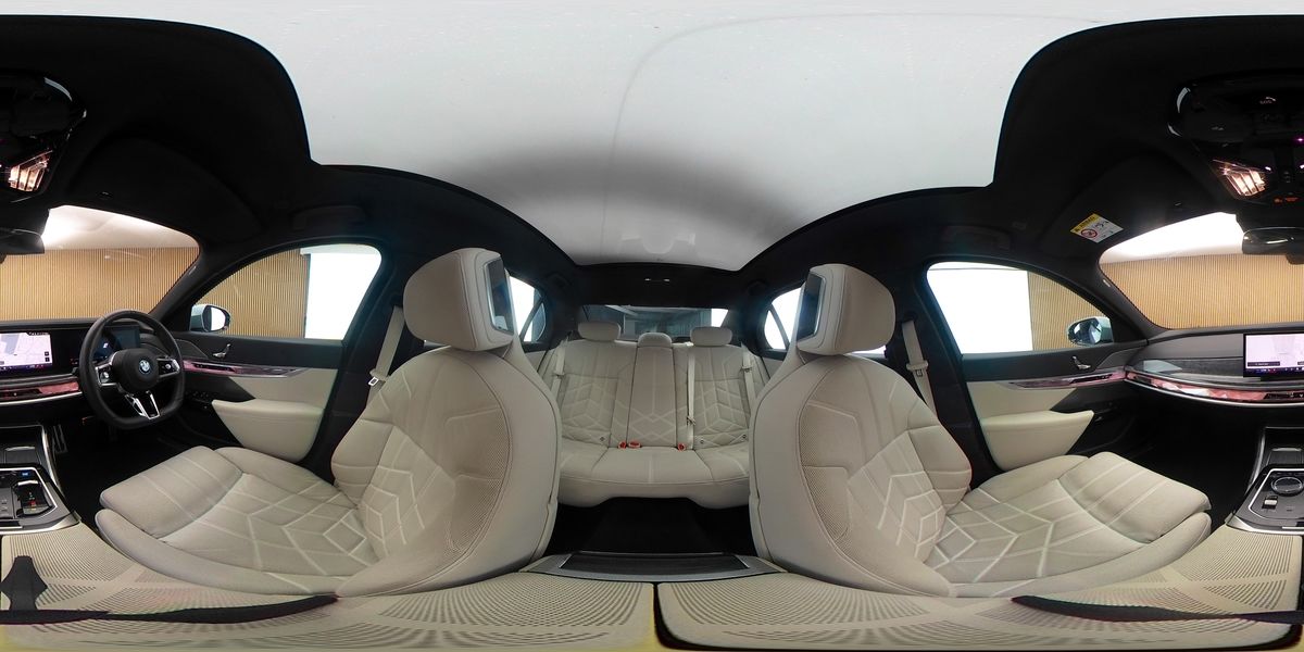 More views of BMW i7