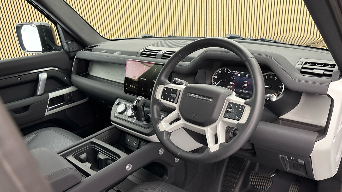 Land Rover Defender 110 Image 5