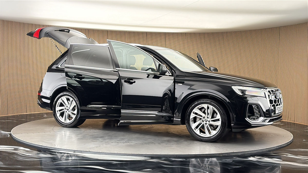 More views of Audi Q7