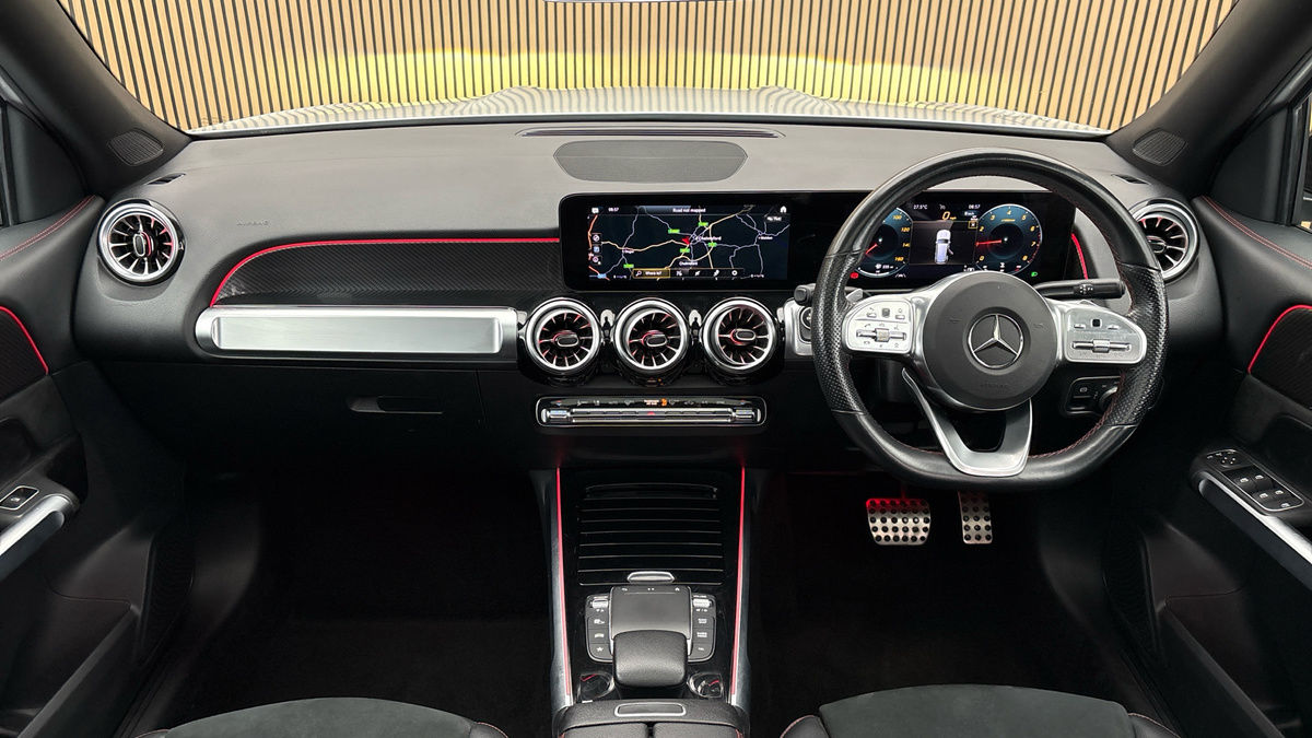 Mercedes-Benz GLB Image 12