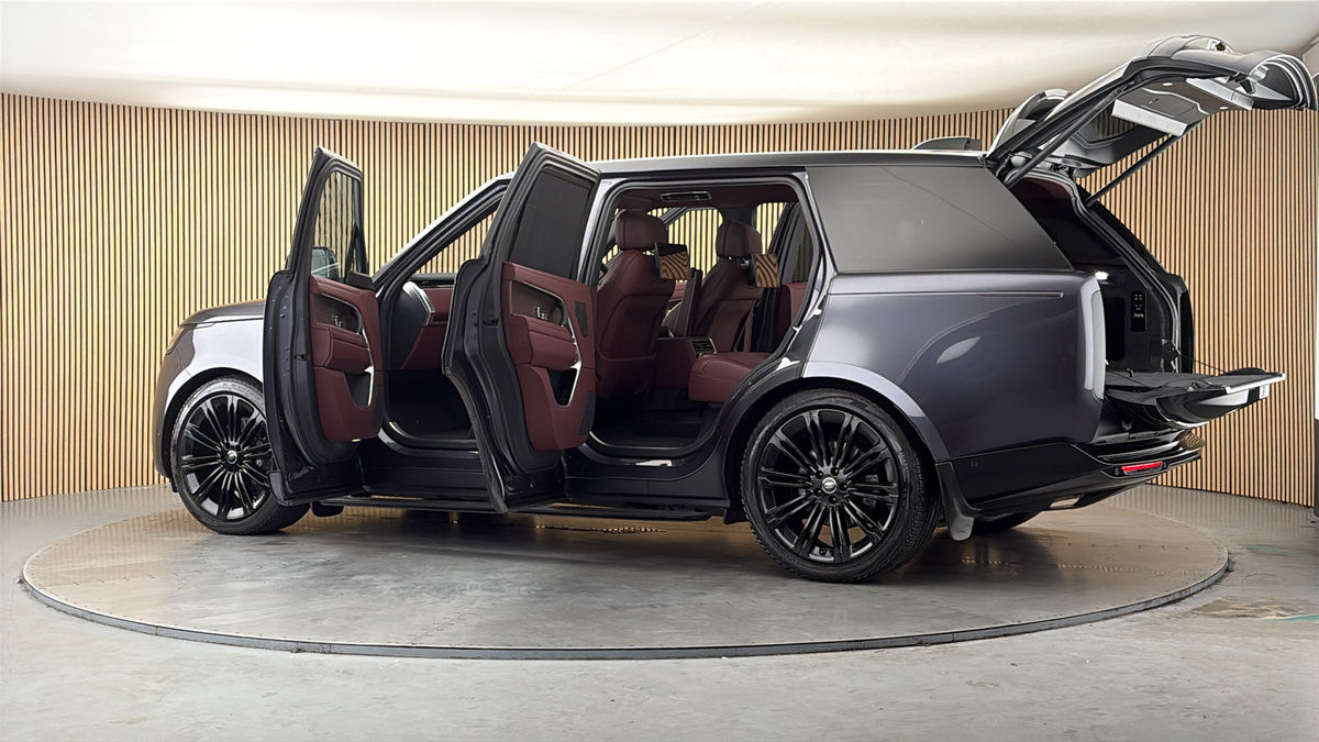 More views of Land Rover Range Rover