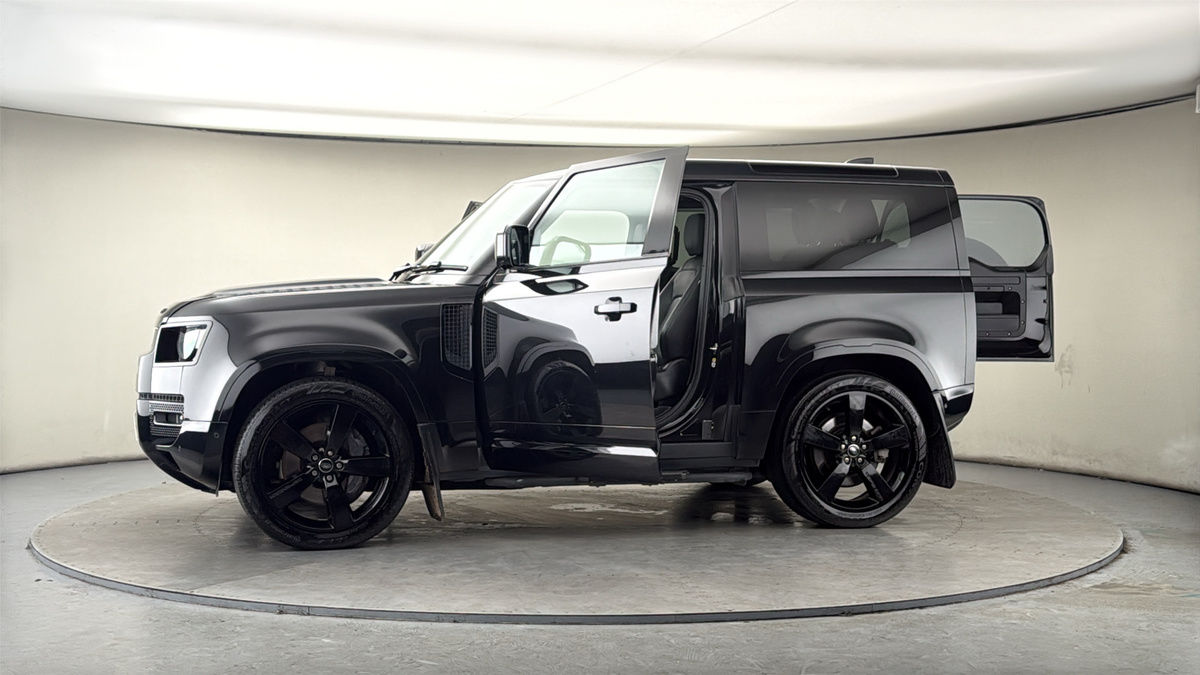 More views of Land Rover Defender 90