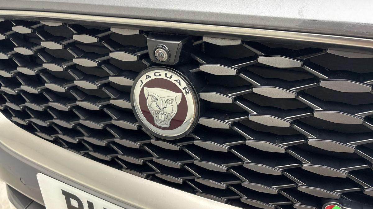 Jaguar E-PACE Image 24