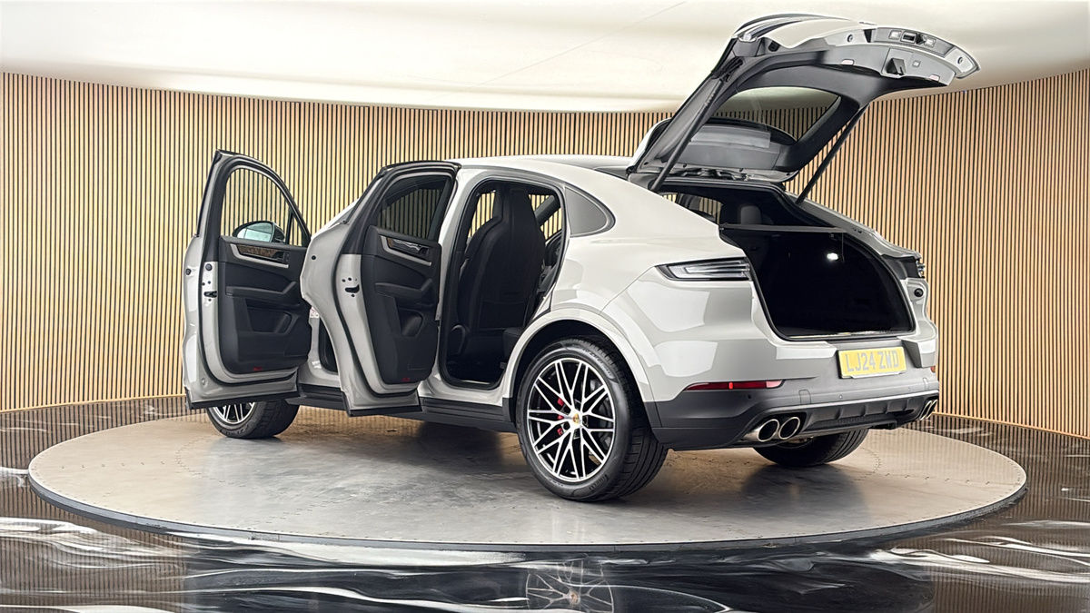 More views of Porsche Cayenne