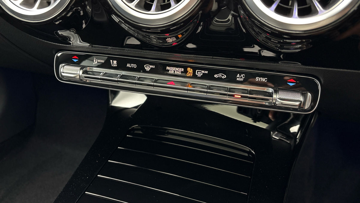 Mercedes-Benz CLA Image 25