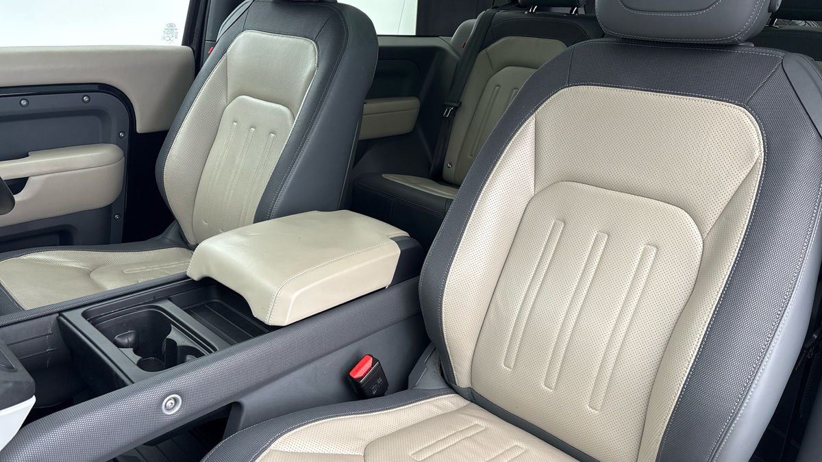 Land Rover Defender 90 Image 7