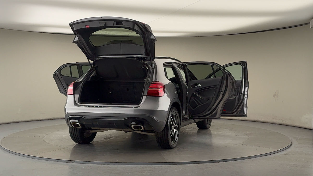 More views of Mercedes-Benz GLA